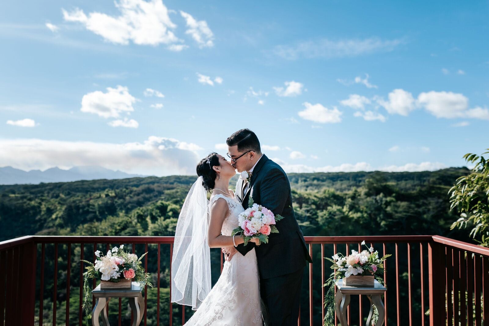 Wedding+portrait+bride+and+groom+kissing+with+skyline+view+at+Hawaii+Vista+Weddings